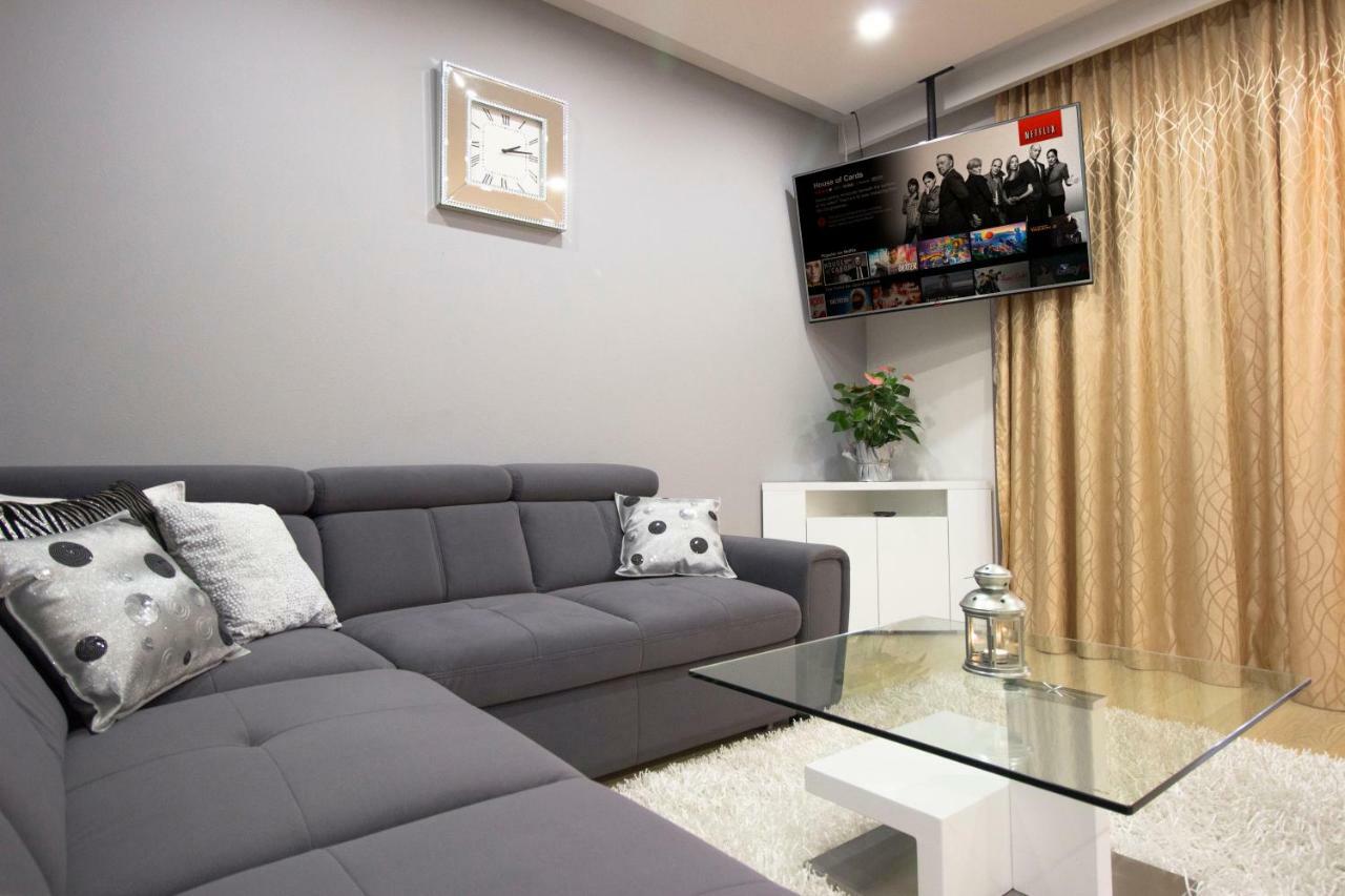 Apartment Deluxe Nana Makarska Esterno foto