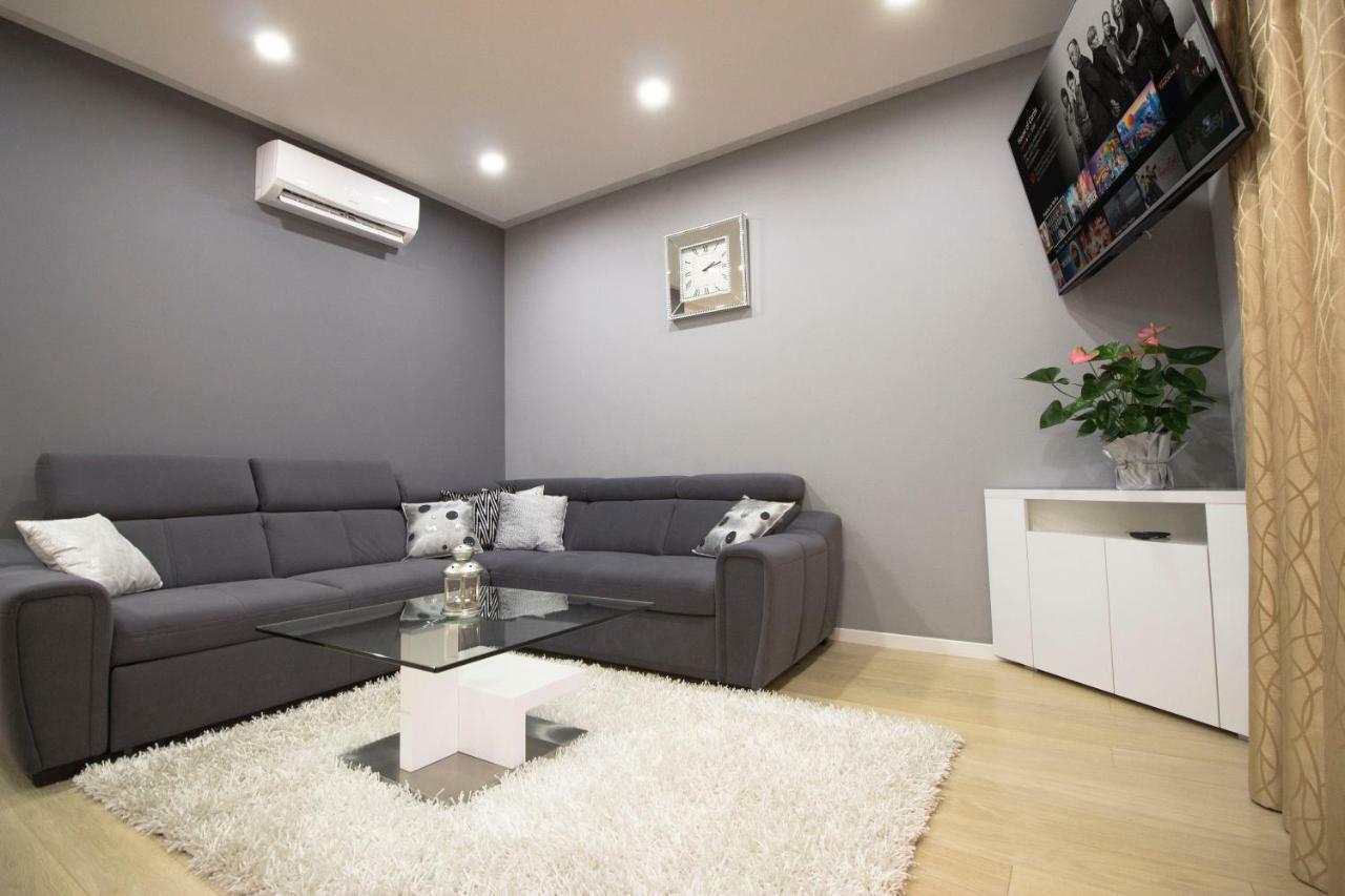 Apartment Deluxe Nana Makarska Esterno foto