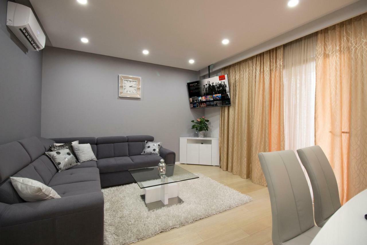 Apartment Deluxe Nana Makarska Esterno foto