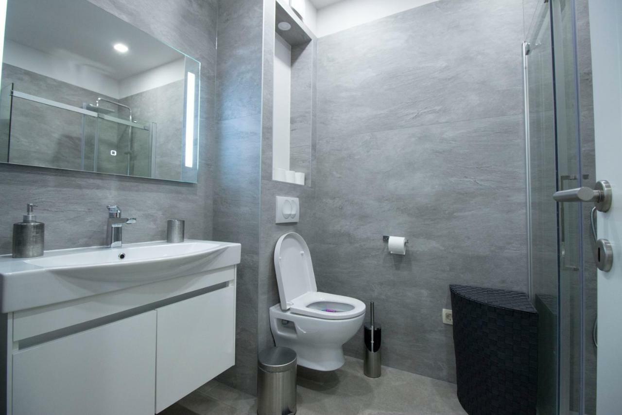 Apartment Deluxe Nana Makarska Esterno foto